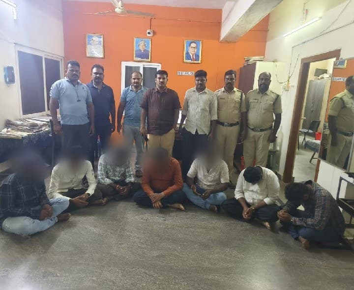 హిందూపురంలో గ్యాంబ్లింగ్‌.. ఏడుగురి అరెస్ట్