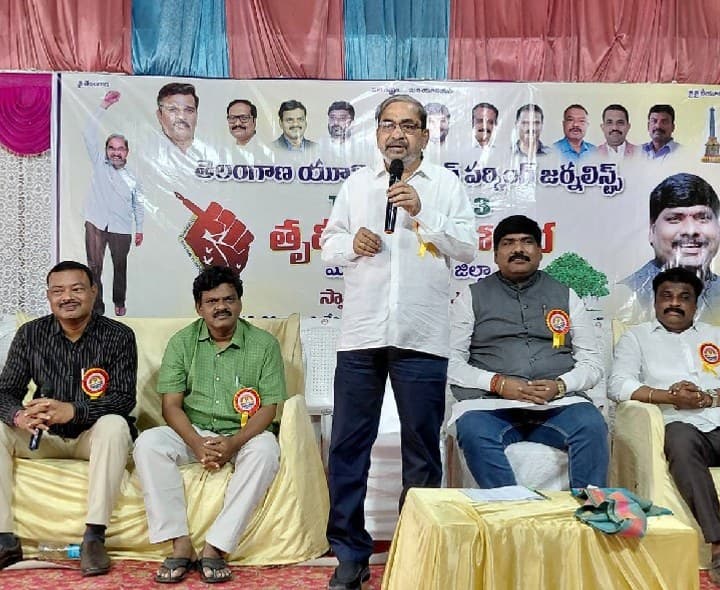 జర్నలిస్టుల పక్షాన పోరాడతాం: అల్లం నారాయణ - Udayam