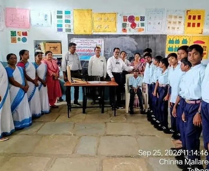 పాఠశాల విద్యార్థులకు కంటి పరీక్షలు - Udayam