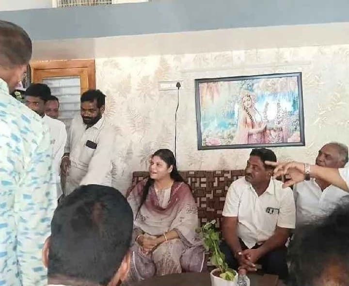 కార్యకర్తలకు బొత్స అనూషా దిశానిర్దేశం - Udayam