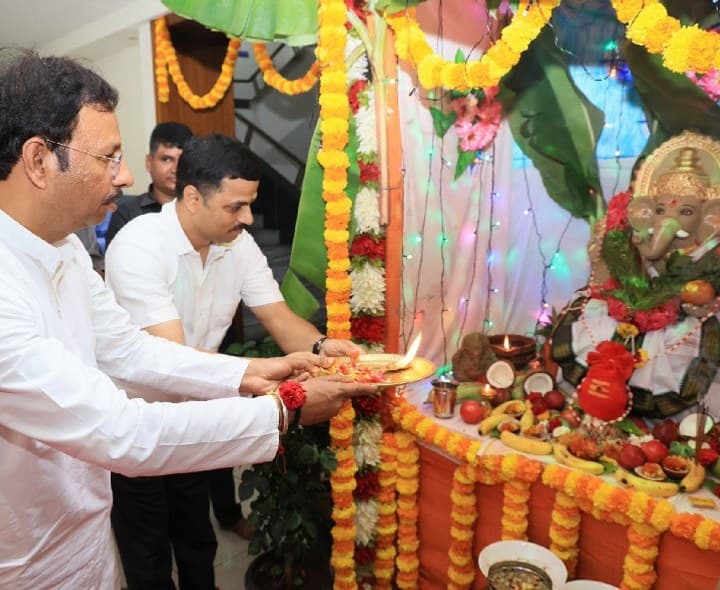 వినాయక పూజల్లో పాల్గొన్న సీపీ సజ్జనార్ - Udayam