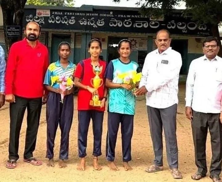 రాష్ట్రస్థాయి ఖోఖో పోటీలకు ముగ్గురు బాలికలు ఎంపిక - Udayam