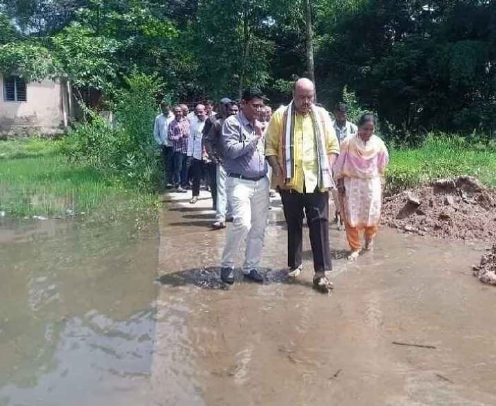ప్రభుత్వ కార్యాలయాల వద్ద వర్షం నీరు లేకుండా చూడాలి - Udayam