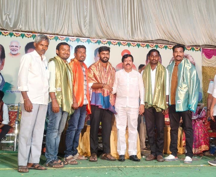 వెన్నె ఈశ్వరప్ప జన్మదిన వేడుకలు.. సేవా కార్యక్రమాలతో ఘనంగా నిర్వహణ - Udayam