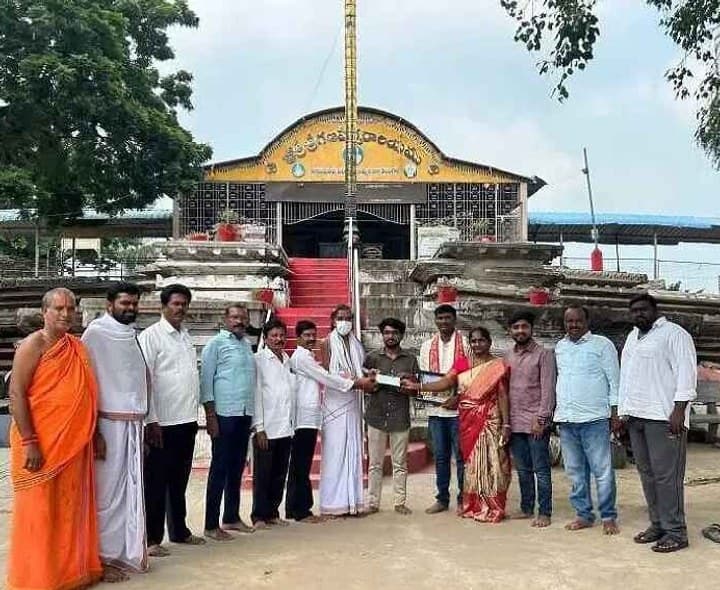కూసుమంచి ఆలయ అభివృద్ధికి తొలి జీతం విరాళం - Udayam