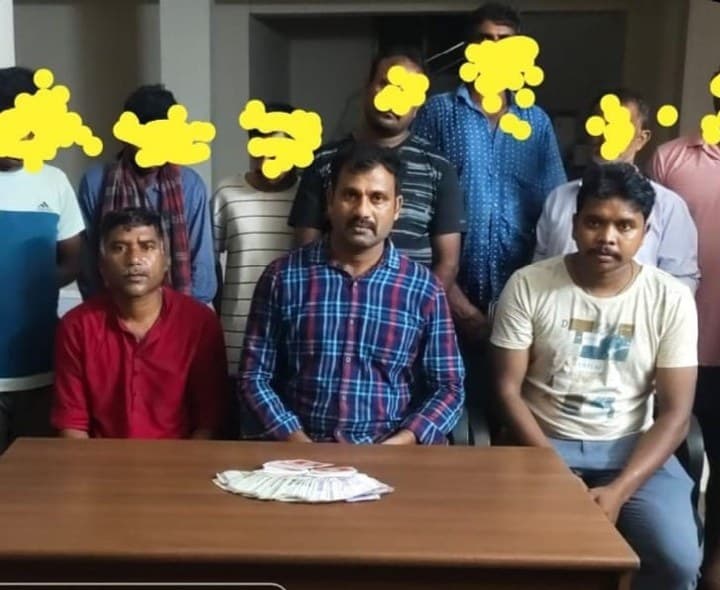 పేకాట స్థావరంపై పోలీసుల దాడి - Udayam