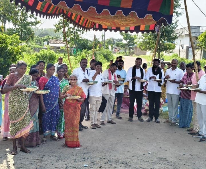 వంట వార్పును నిర్వహించిన గ్రామస్తులు - Udayam