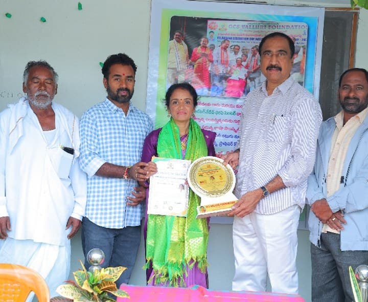 పద్మ చక్ర అవార్డు గ్రహీతలకు ఎమ్మెల్యే అభినందనలు - Udayam