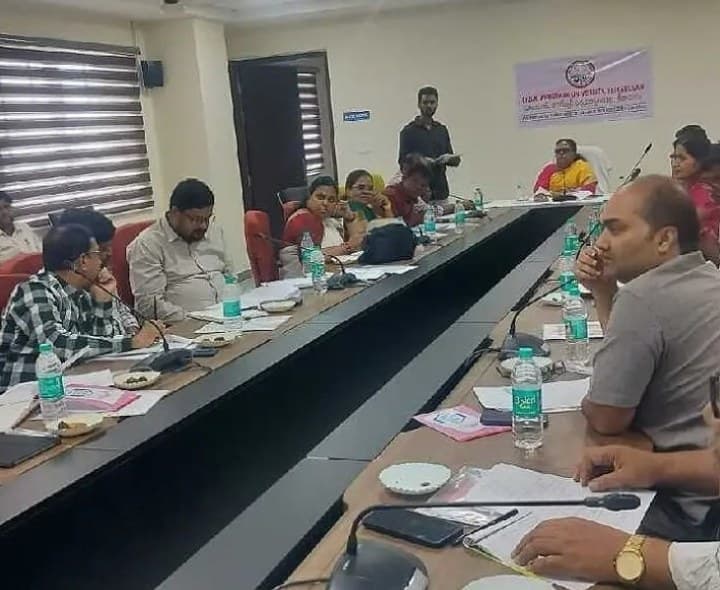 ఔషధ మొక్కల ప్రాజెక్టు పనులు వేగవంతం చేయాలి