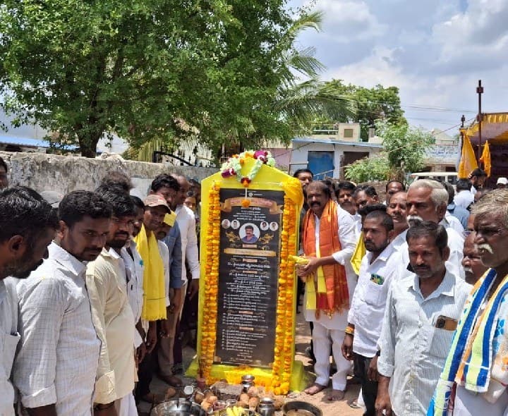 నూతన బీటీ రోడ్డు నిర్మాణానికి ఎమ్మెల్యే భూమి పూజ - Udayam