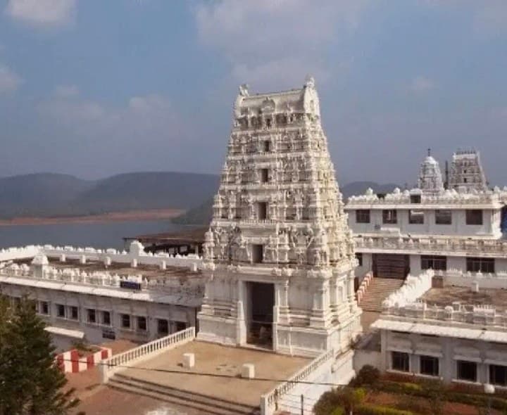 అన్నవరం దేవస్థానంలో మద్యం పట్టివేత
