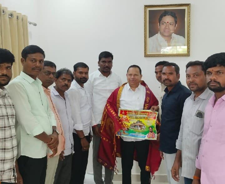 చోక్కంపేట్ ఆలయ ఉత్సవాలకు ఎర్ర శేఖర్కు ఆహ్వానం - Udayam