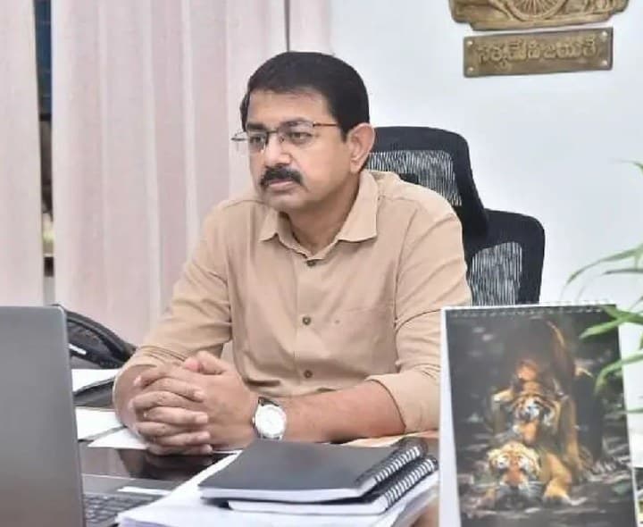 డిసెంబర్ నాటికే పెండింగ్ పనులు పూర్తి చేయాలి - Udayam