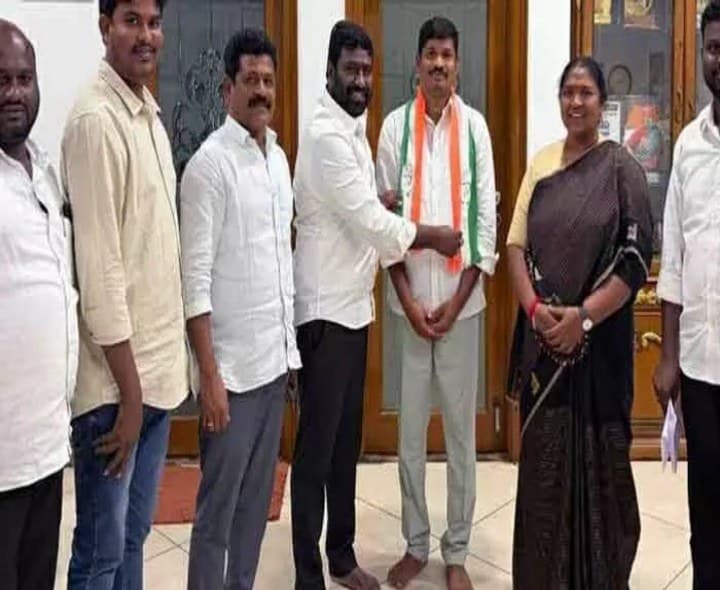 మంత్రి సీతక్క సమక్షంలో కాంగ్రెస్‌లో చేరికలు - Udayam