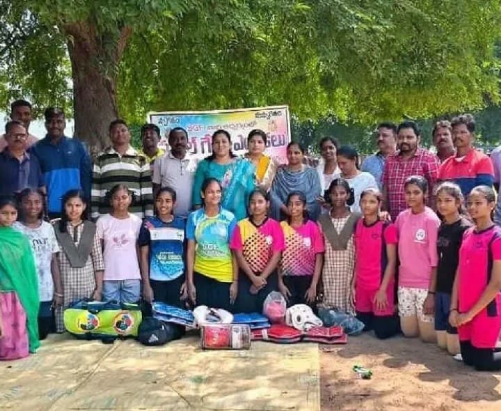 రాష్ట్ర స్థాయి క్రీడా పోటీలకు 8 మంది విద్యార్థులు - Udayam