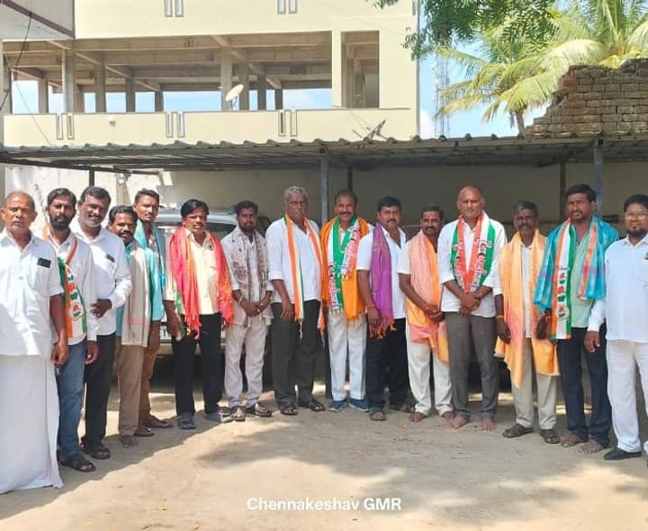 గ్రామ అధ్యక్షులు పార్టీ కోసం పని చేయాలి - Udayam