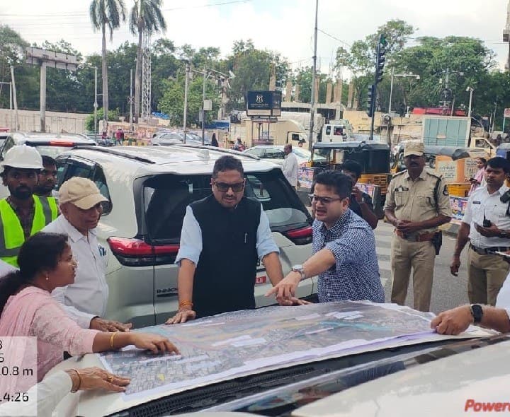 ట్రాఫిక్‌ తగ్గించేందుకు ఎలివేటెడ్‌ కారిడార్లు - Udayam