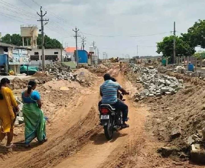 సూర్యలంక బీచ్‌లో పర్యాటకులకు అవస్థలు