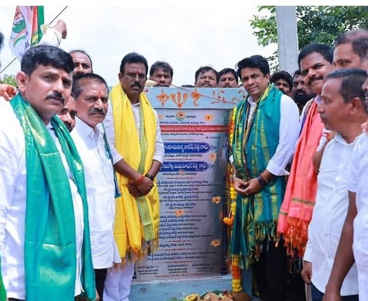 కాల్వ నిర్మాణ పనులకు శంకుస్థాపన - Udayam