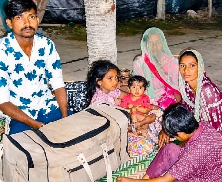తాకట్టు ఆభరణాల కోసం వేడుకోలు