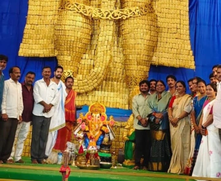 మహాగణపతిని దర్శించుకున్న ఎమ్మెల్యే - Udayam