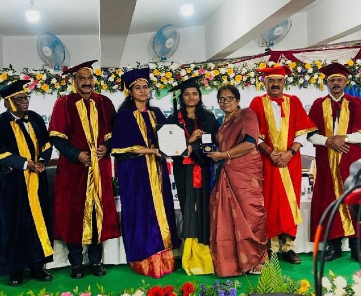 అగ్రి బిజినెస్ మేనేజ్మెంట్ లో లోడగల వినూత్న కు గోల్డుమెడల్ - Udayam