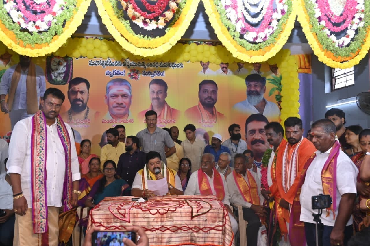 ఘనంగా శ్రీ వీరాంజనేయ స్వామి ఆలయ నూతన కమిటీ ప్రమాణ స్వీకారం