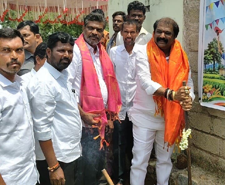 రూ.10 లక్షల నిధులతో సిసి రోడ్డు నిర్మాణానికి భూమి పూజ - Udayam