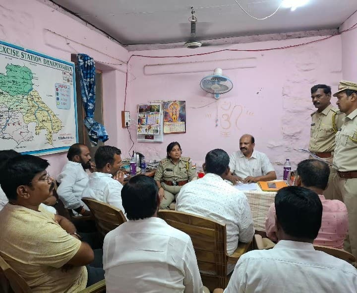 మద్యం దుకాణాల లైసన్స్ రెన్యూవల్ చేసుకోవాలి - Udayam