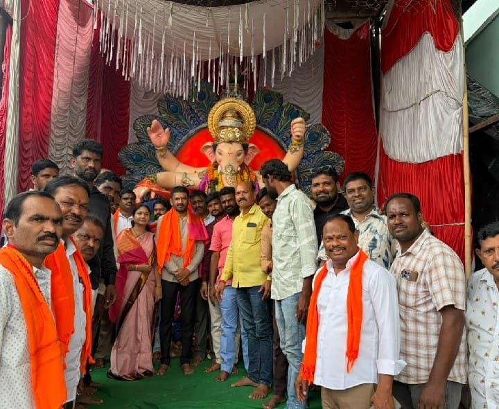 వినాయక మండపాలలో ప్రత్యేక పూజలు నిర్వహించిన మున్సిపల్ చైర్మన్  - Udayam
