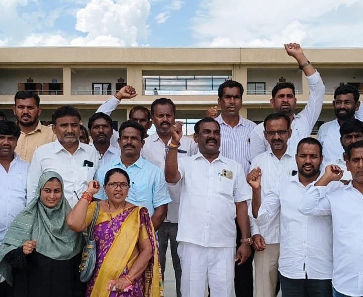 ఉప సర్పంచ్ల చెక్ పవర్ రద్దు చేయాలి - Udayam
