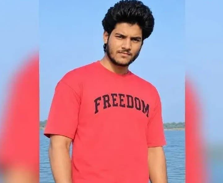 ఉరివేసుకుని ఇంటర్ విద్యార్థి ఆత్మహత్య - Udayam