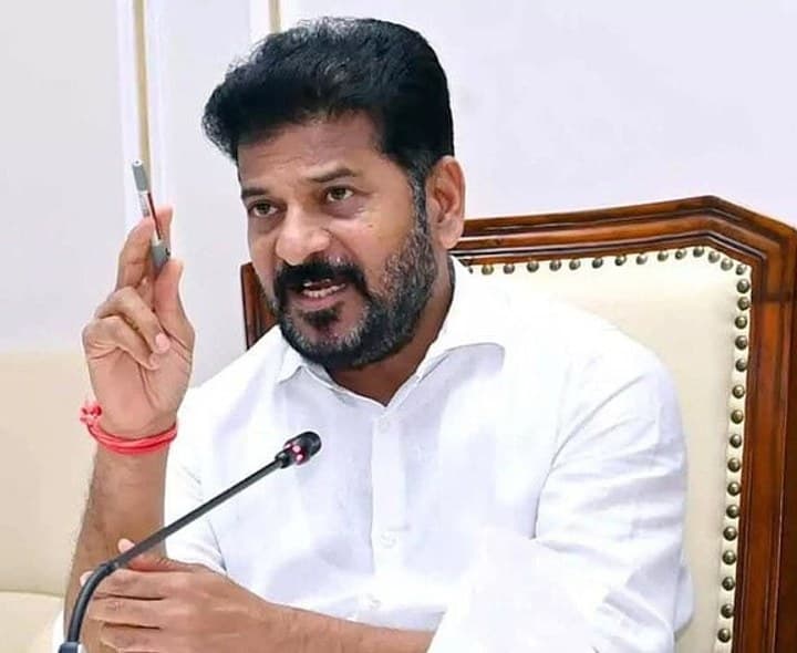 ప్రైవేటు బస్సు అదుపుతప్పి బోల్తా - సీఎం రేవంత్ రెడ్డి దిగ్భ్రాంతి
