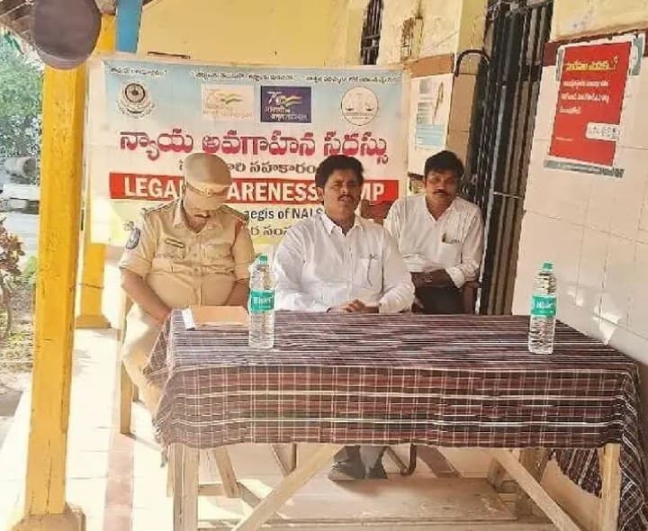 సబ్జైల్లో ఖైదీలకు న్యాయ అవగాహన - Udayam
