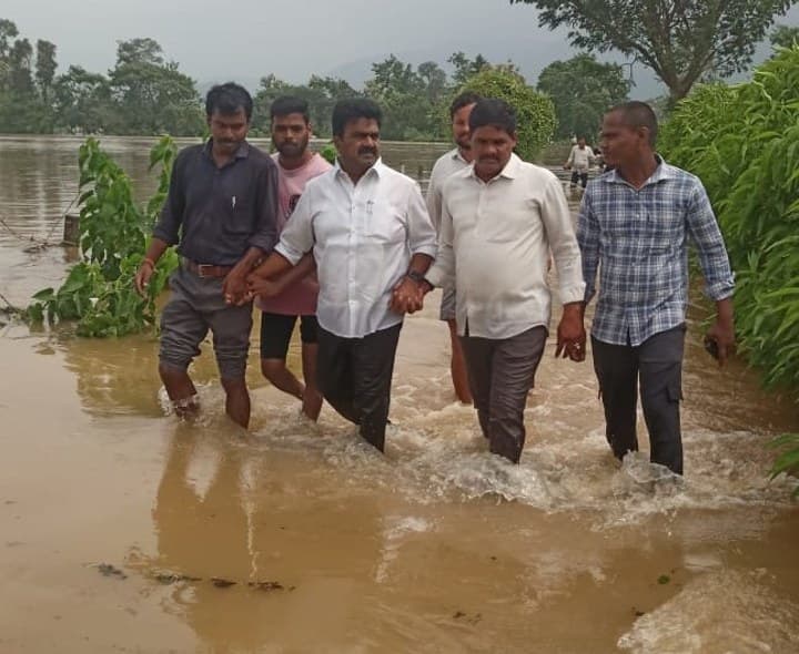అధికారులు తక్షణ చర్యలు తీసుకోవాలి - Udayam