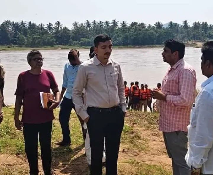 గల్లంతైన వ్యక్తి కోసం ముమ్మరంగా గాలింపు - Udayam