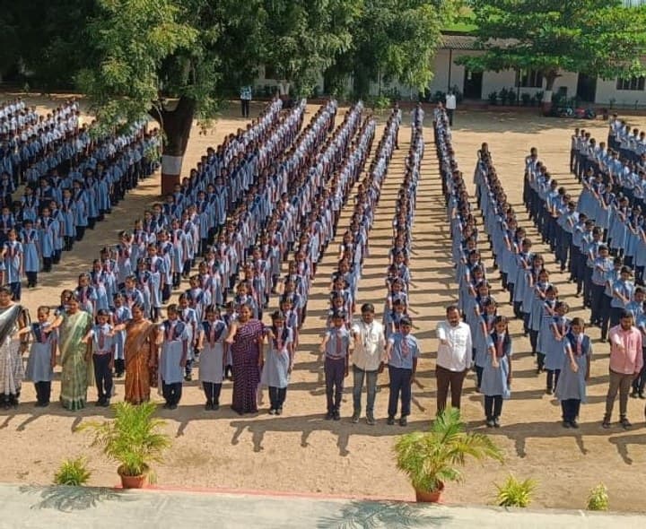 వ్యసన రహిత సమాజ నిర్మాణానికి కృషి చేయాలి - Udayam