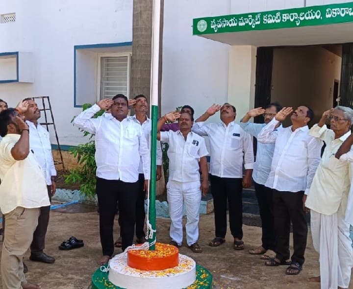 మార్కెట్ ఆఫీస్ లో ప్రజా పాలన దినోత్సవం - Udayam