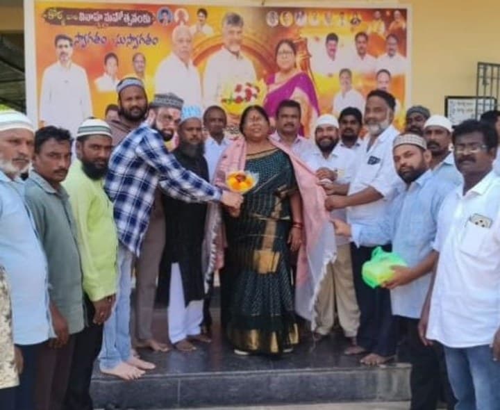 ఎమ్మెల్యే తో మసీదు నూతన కార్యవర్గం బేటీ - Udayam