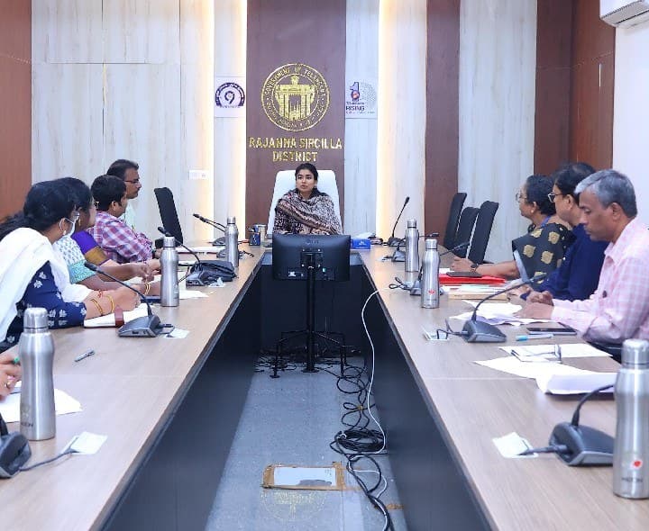 ప్రభుత్వ ఆసుపత్రి అభివృద్ధిపై సిరిసిల్ల జిల్లా కలెక్టర్ సమీక్ష - Udayam