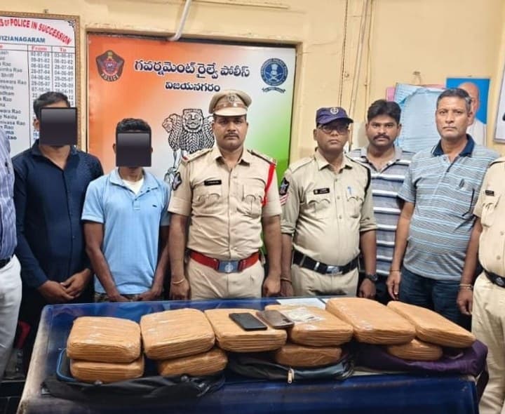 రైల్వేస్టేషన్లో గంజాయి పట్టివేత
