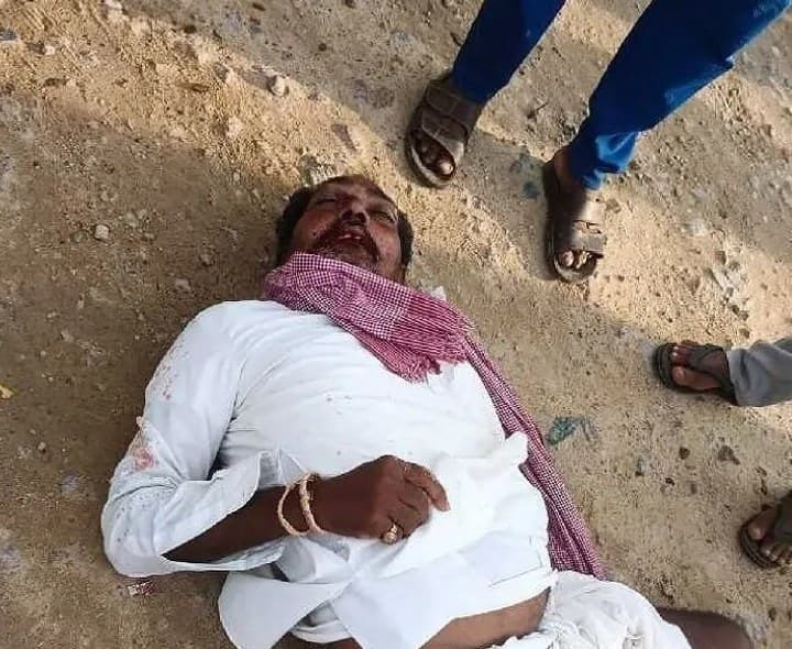రోడ్డు ప్రమాదంలో వ్యక్తికి తీవ్రగాయాలు - Udayam