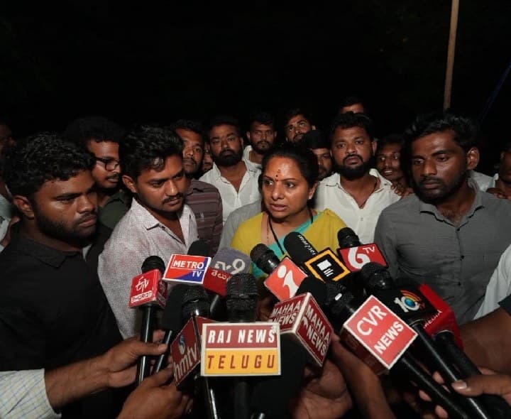 ఉస్మానియా విద్యార్థుల సమస్యలు పరిష్కరించాలి: కవిత