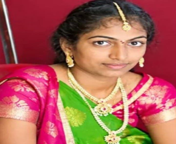 రోకలి బండతో భార్యను చంపిన భర్త