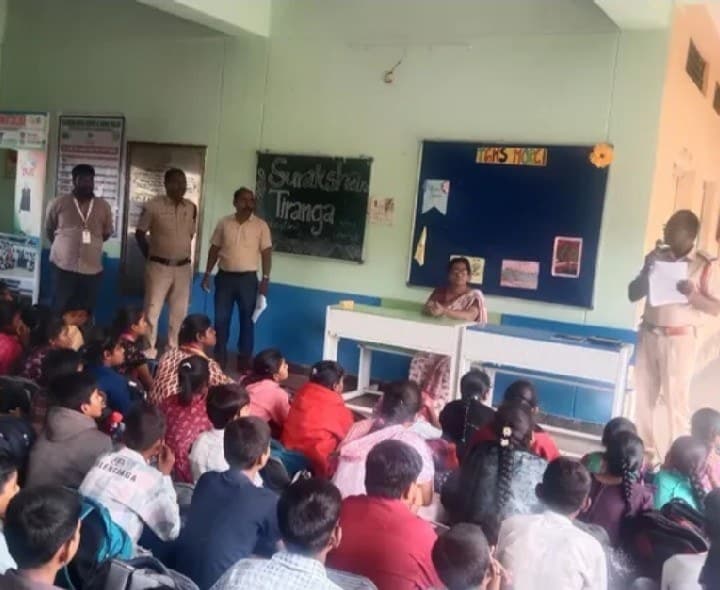 సైబర్ మోసాలపై అవగాహన: సంగారెడ్డిలో ‘సురక్ష కా తిరంగా’