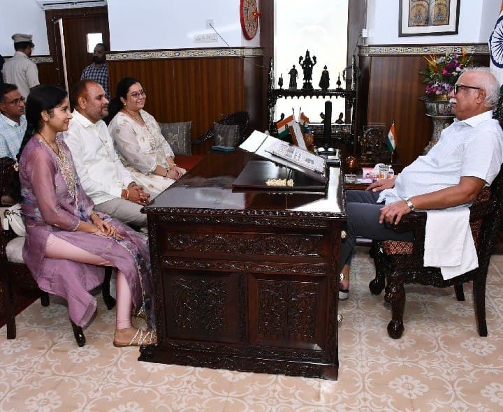 గోవా గవర్నర్‌ను కలిసిన చిన్న శ్రీను