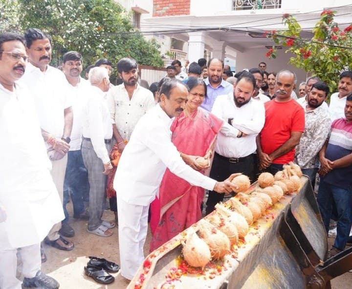 సీసీ రోడ్ల పనులు ప్రారంభించిన MP - Udayam