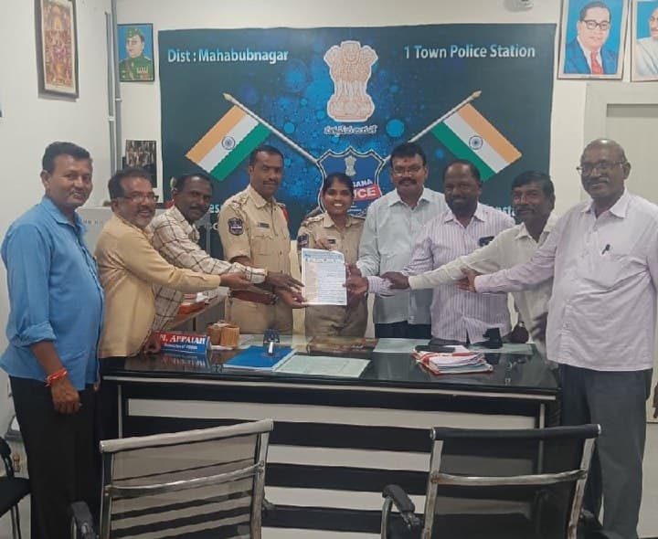 అంబేద్కర్‌పై అనుచిత వ్యాఖ్యలతో పుస్తకం - Udayam