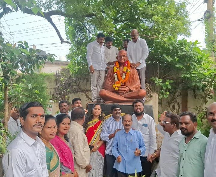 జాతిపిత మహాత్మా గాంధీజీ ఆదర్శాలు ప్రతి ఒక్కరికీ ఆచరణీయం - Udayam