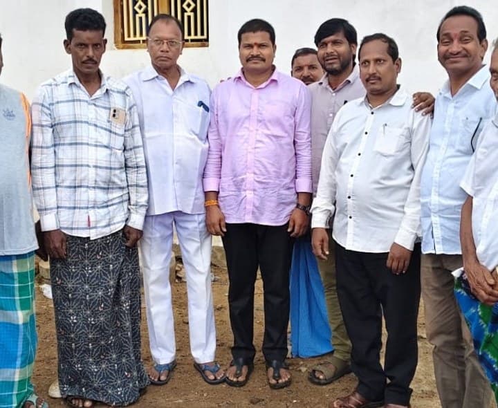 వేటకు వెళ్ళవద్దు... అప్రమత్తంగా ఉండాలి - Udayam